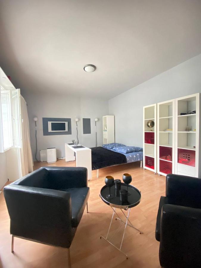Cozy Modern Apartment With Small Balcony In The Heart Of 柏林 外观 照片